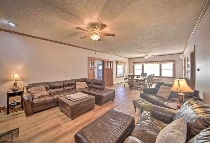 Pet Friendly Ogallala Home ~ 7 Mi To Lakefront!