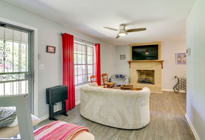 Quaint Oxford Home ~ 2 Mi To Ole Miss & The Grove!