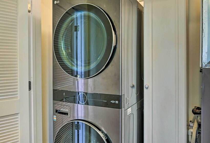 Lyles Peaceful Creekside Home: Hot Tub & Fire Pit