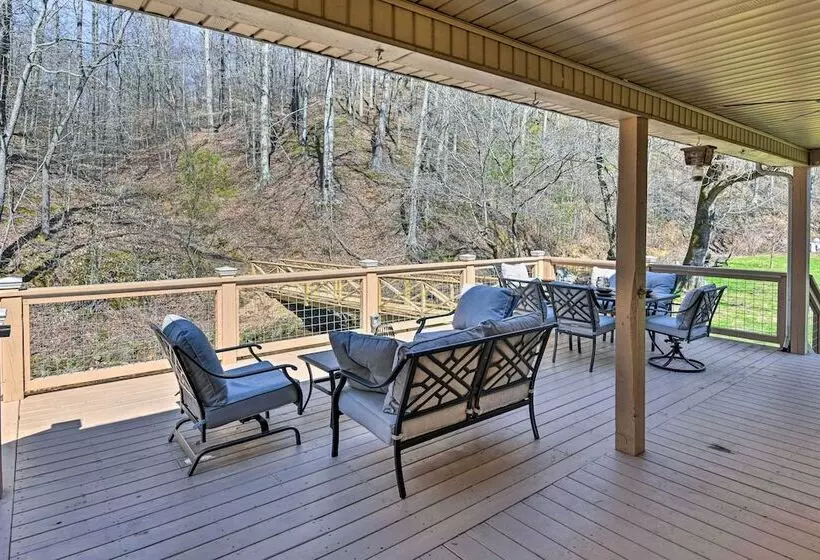 Lyles Peaceful Creekside Home: Hot Tub & Fire Pit