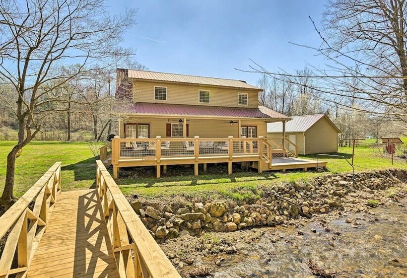 Lyles Peaceful Creekside Home: Hot Tub & Fire Pit
