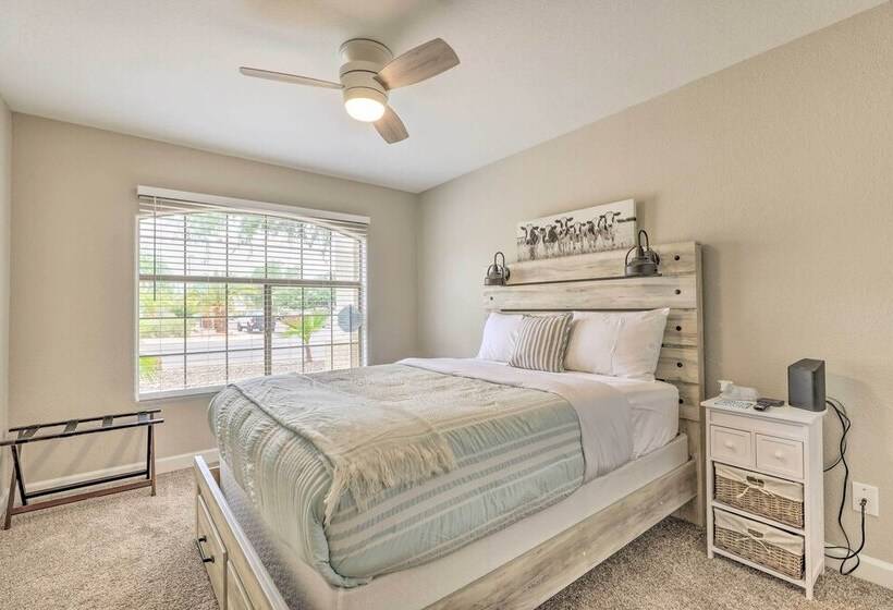 Centrally Located Gilbert Home: Patio & Grill!