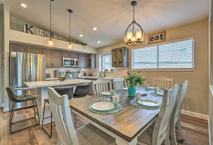 Centrally Located Gilbert Home: Patio & Grill!