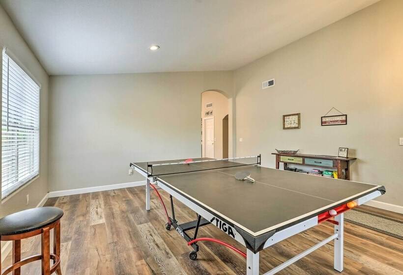 Centrally Located Gilbert Home: Patio & Grill!