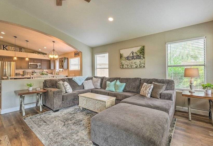 Centrally Located Gilbert Home: Patio & Grill!