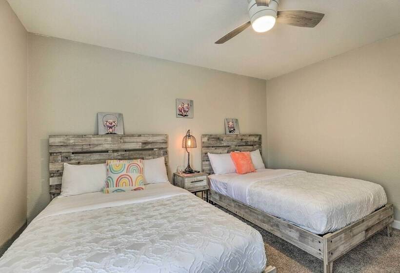 Centrally Located Gilbert Home: Patio & Grill!