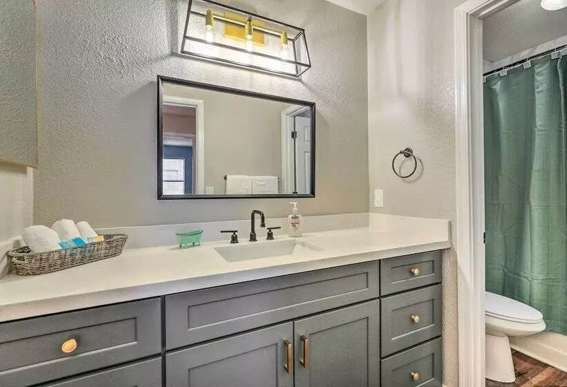Centrally Located Gilbert Home: Patio & Grill!