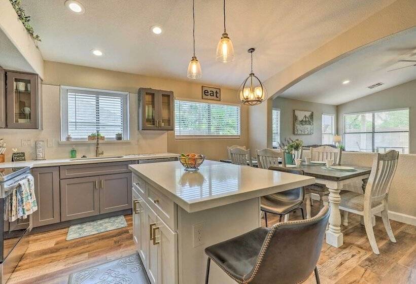 Centrally Located Gilbert Home: Patio & Grill!