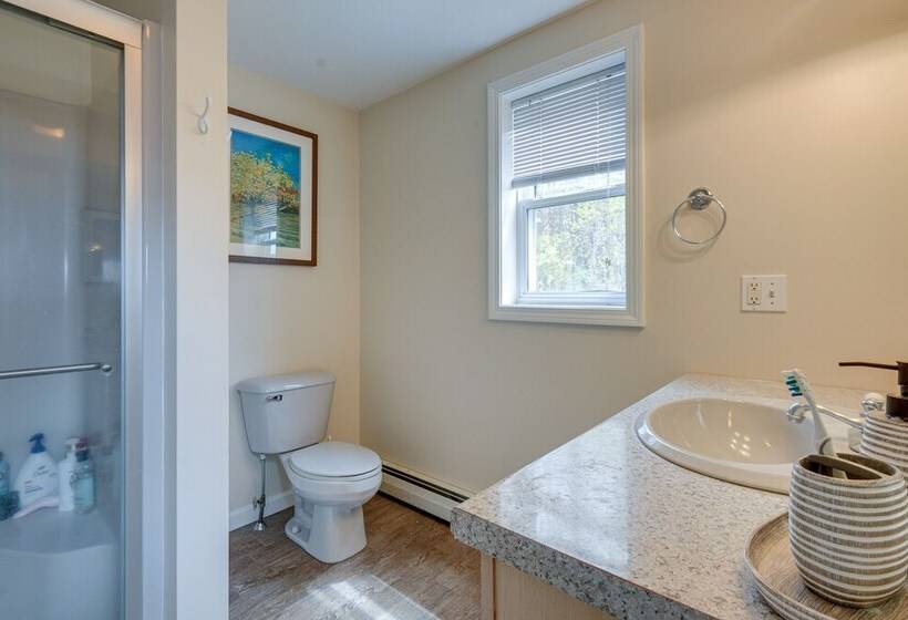 Spacious Gilford Home 2 Mi To Lake Winnipesaukee!