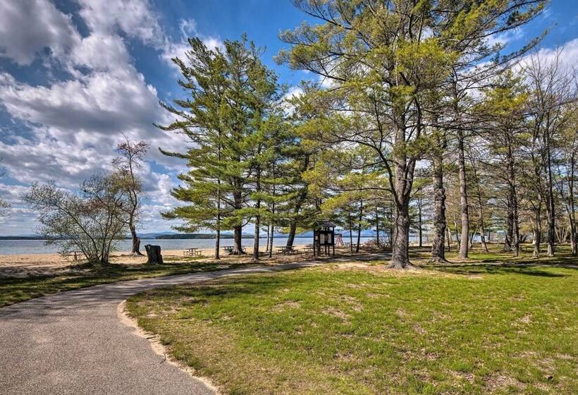 Spacious Gilford Home 2 Mi To Lake Winnipesaukee!