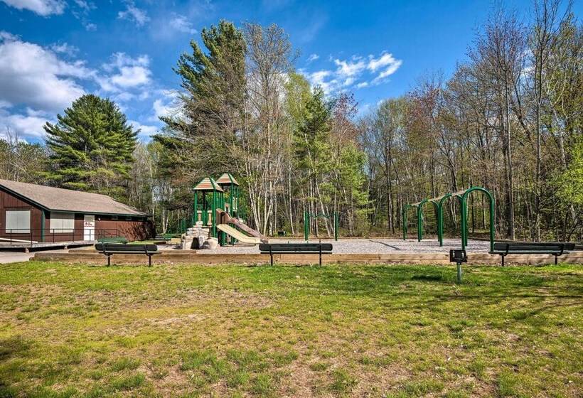 Spacious Gilford Home 2 Mi To Lake Winnipesaukee!