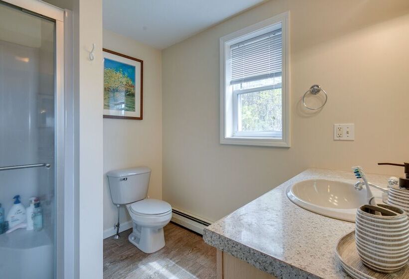 Spacious Gilford Home 2 Mi To Lake Winnipesaukee!