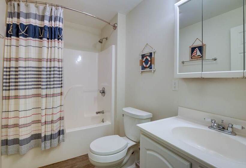 Spacious Gilford Home 2 Mi To Lake Winnipesaukee!