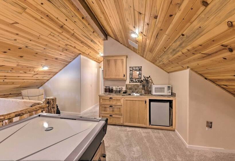 Spacious Pinetop Country Club Cabin W/ Deck!