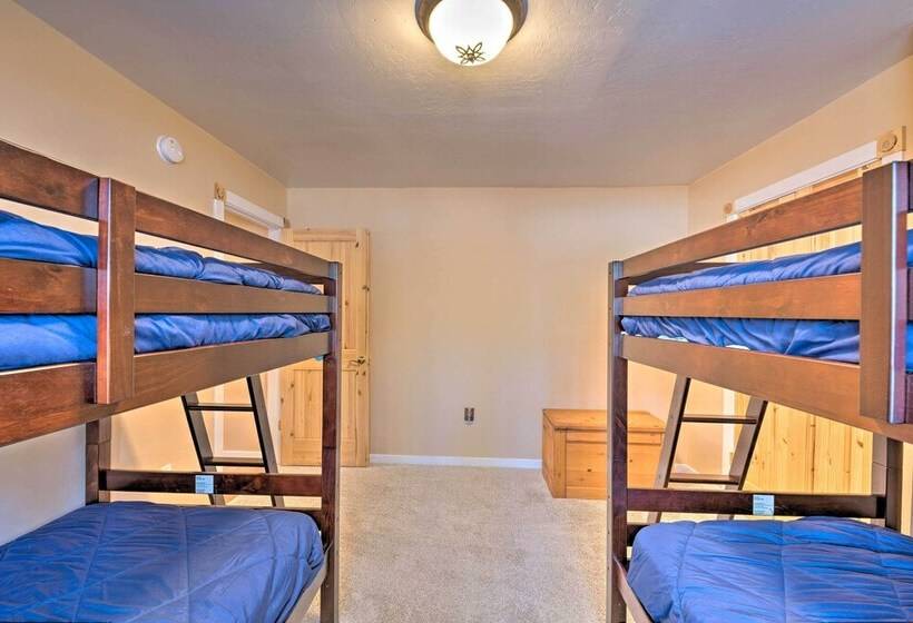 Spacious Pinetop Country Club Cabin W/ Deck!