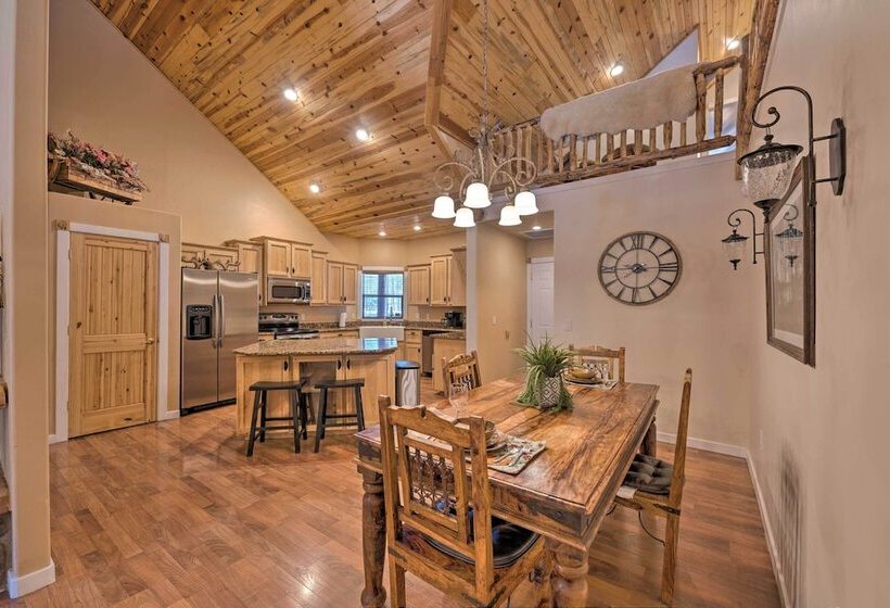 Spacious Pinetop Country Club Cabin W/ Deck!