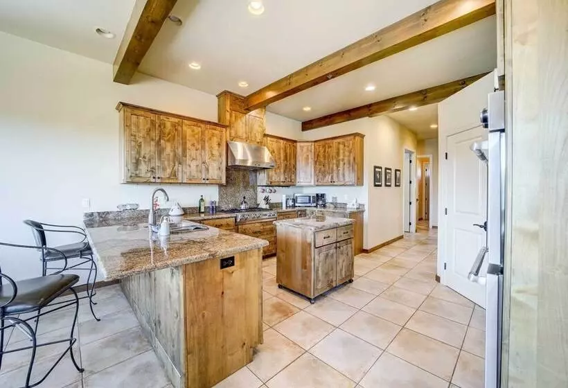 Star Valley Retreat W/ Hot Tub   Near Hiking