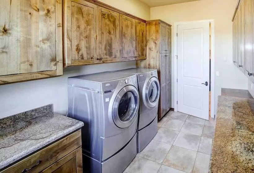 Star Valley Retreat W/ Hot Tub   Near Hiking