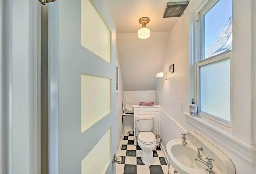 Sunny & Central Everett Home < 1 Mile To Dtwn!