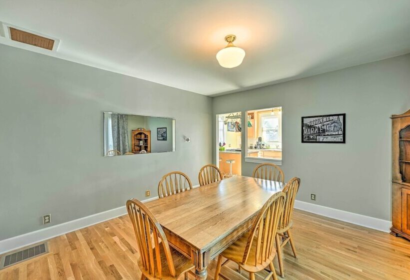 Sunny & Central Everett Home < 1 Mile To Dtwn!