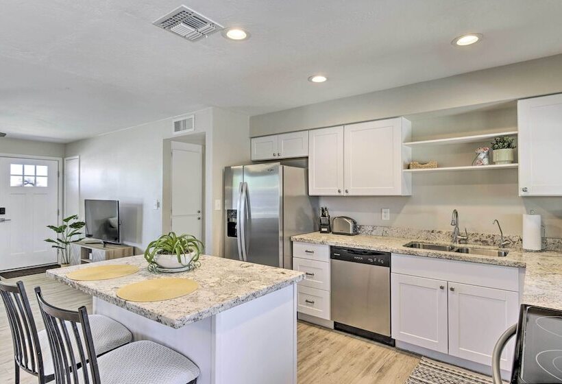 Tempe Home W/ Outdoor Pool, Near Stadiums & Asu!