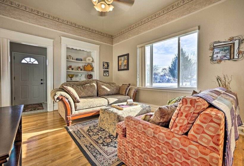 The Diamond Bungalow    Cozy Caldwell Home!