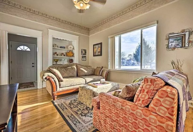 The Diamond Bungalow    Cozy Caldwell Home!