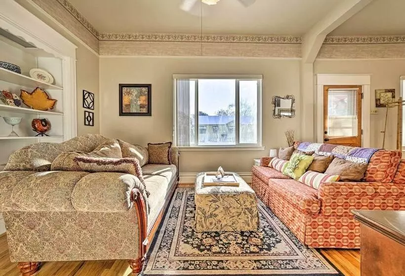 The Diamond Bungalow    Cozy Caldwell Home!