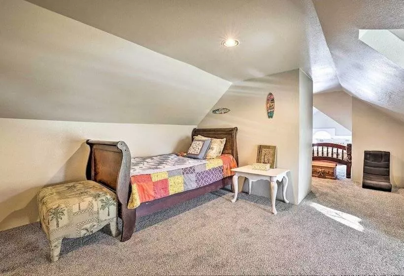 The Diamond Bungalow    Cozy Caldwell Home!