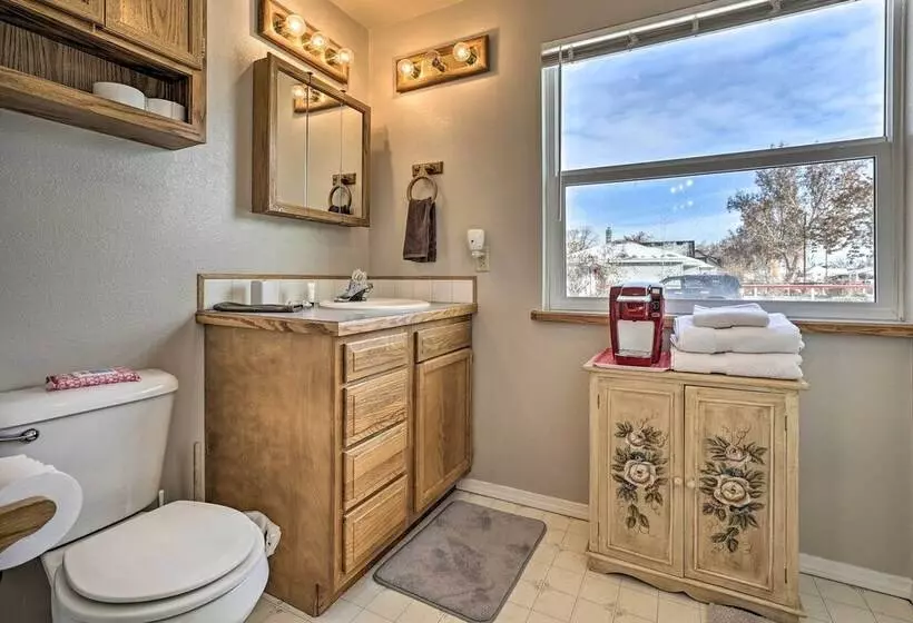 The Diamond Bungalow    Cozy Caldwell Home!