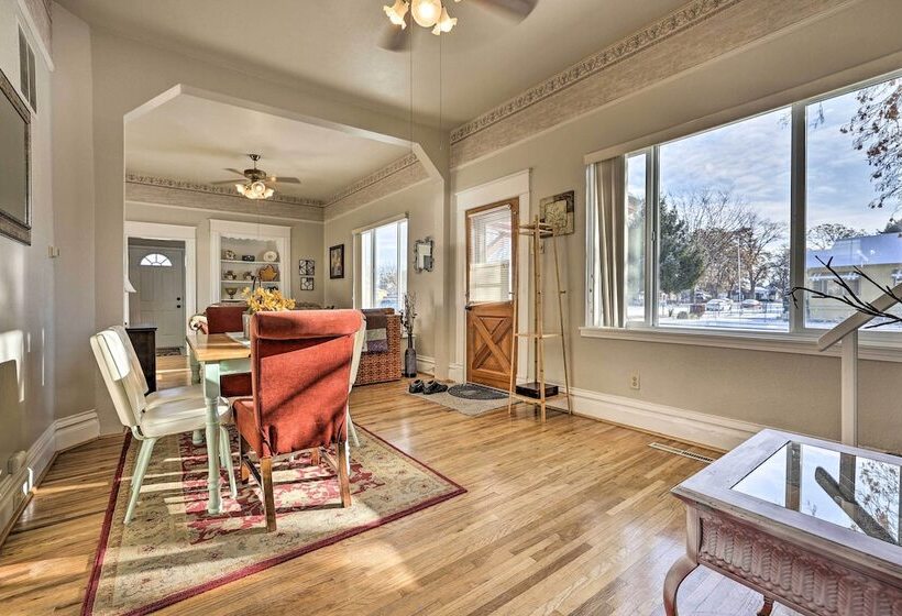 The Diamond Bungalow    Cozy Caldwell Home!