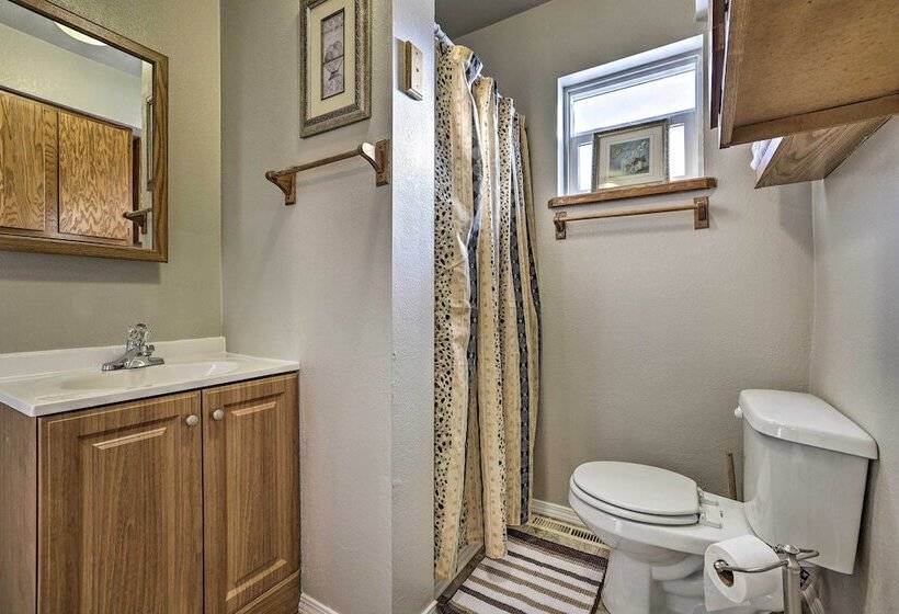 The Diamond Bungalow    Cozy Caldwell Home!