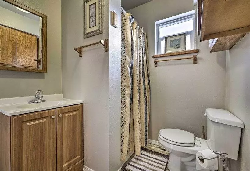 The Diamond Bungalow    Cozy Caldwell Home!