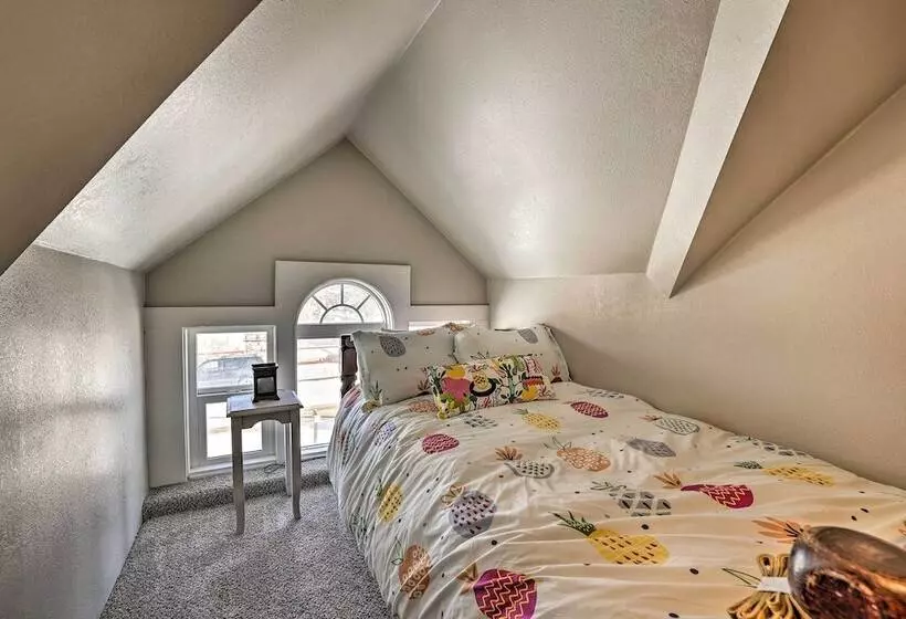 The Diamond Bungalow    Cozy Caldwell Home!