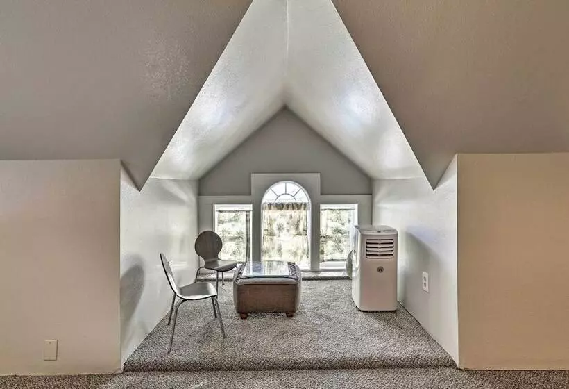 The Diamond Bungalow    Cozy Caldwell Home!