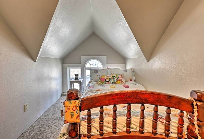 The Diamond Bungalow    Cozy Caldwell Home!