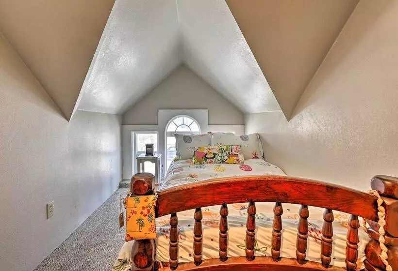 The Diamond Bungalow    Cozy Caldwell Home!