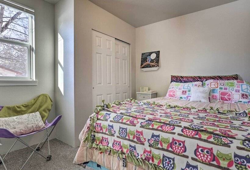 The Diamond Bungalow    Cozy Caldwell Home!