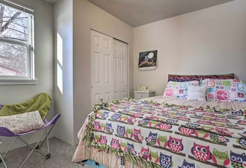 The Diamond Bungalow    Cozy Caldwell Home!