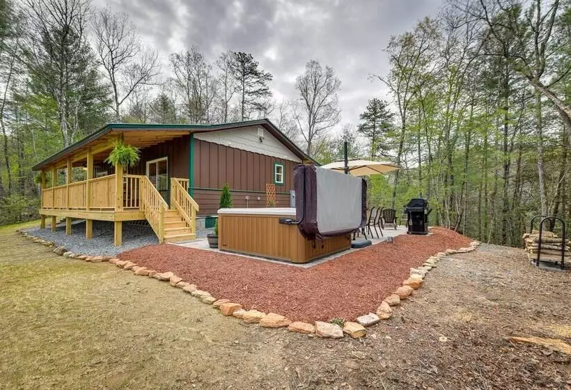 Scenic Murphy Cabin W/ Hot Tub, Fire Pit & Views