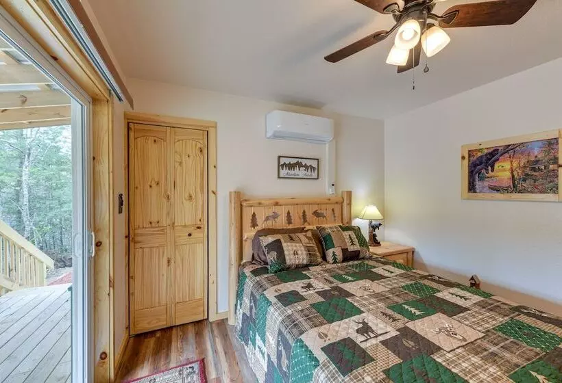 Scenic Murphy Cabin W/ Hot Tub, Fire Pit & Views