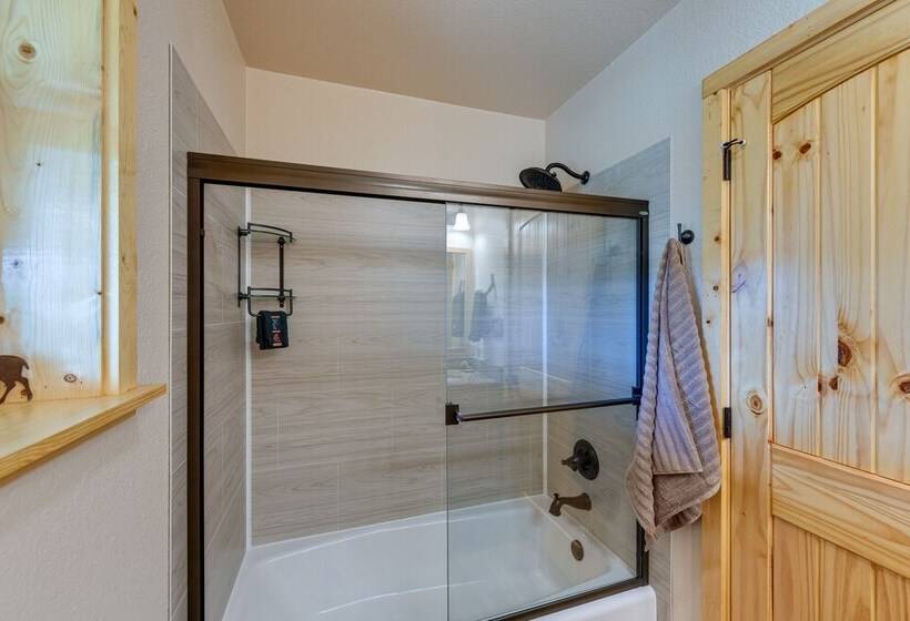 Scenic Murphy Cabin W/ Hot Tub, Fire Pit & Views