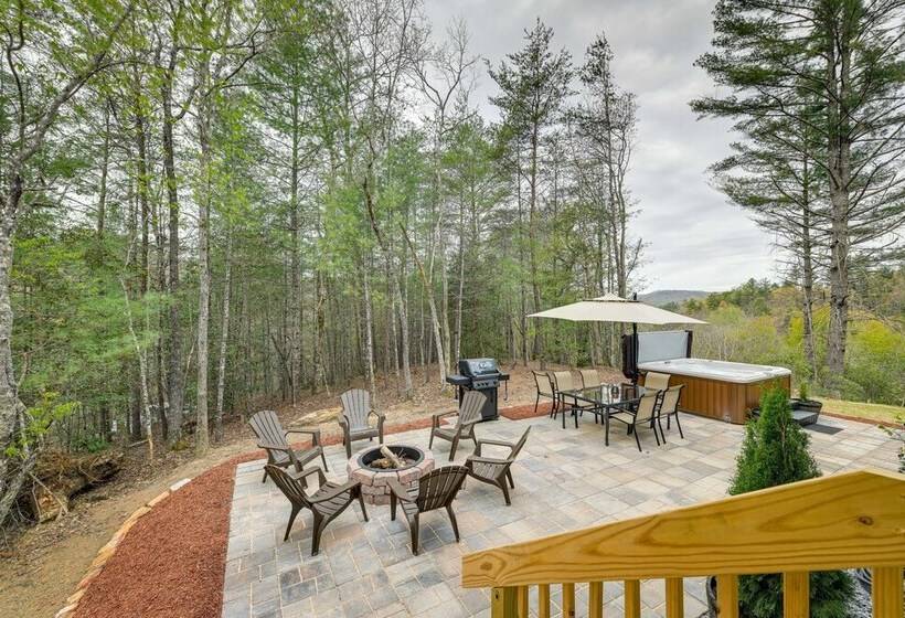 Scenic Murphy Cabin W/ Hot Tub, Fire Pit & Views