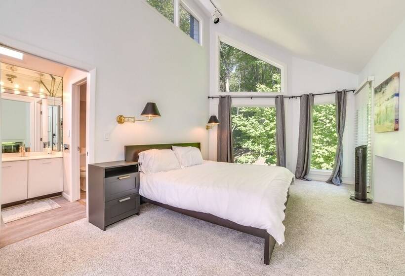 Near Ski Resorts: Harbor Springs Home W/ Fire Pit!