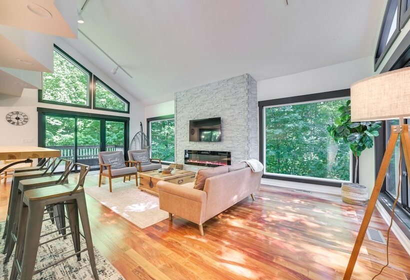 Near Ski Resorts: Harbor Springs Home W/ Fire Pit!