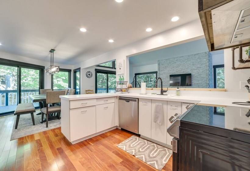 Near Ski Resorts: Harbor Springs Home W/ Fire Pit!