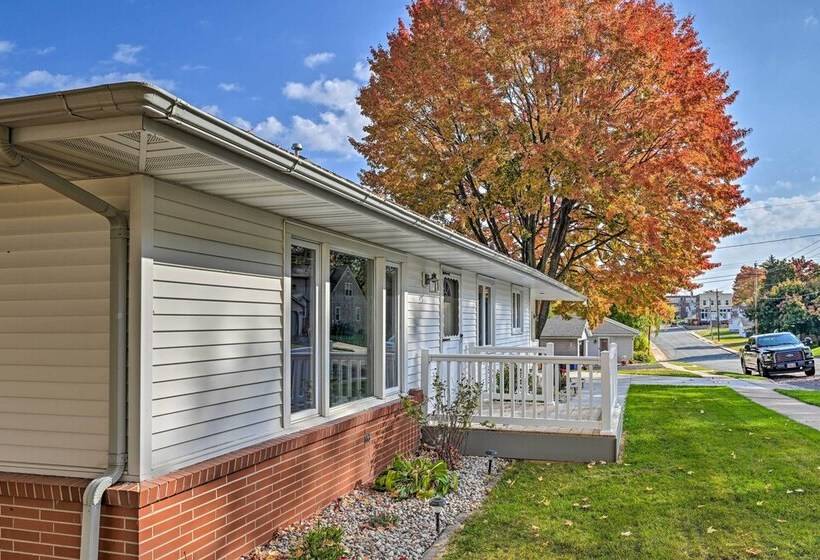 Updated Pet Friendly Home   9 Mi To Ski Area!