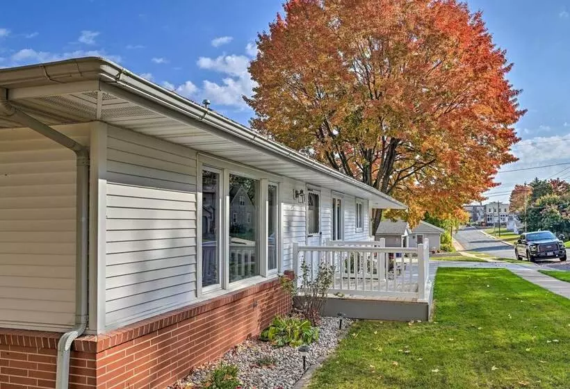 Updated Pet Friendly Home   9 Mi To Ski Area!