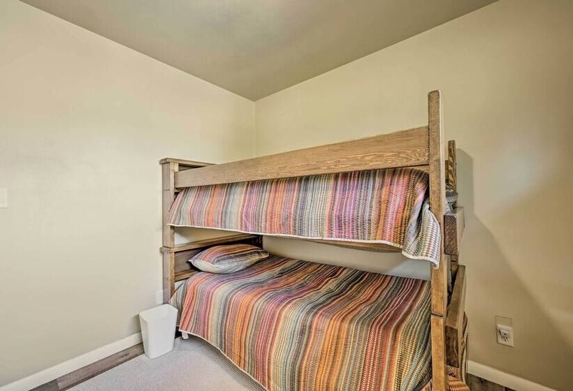 Updated Pet Friendly Home   9 Mi To Ski Area!