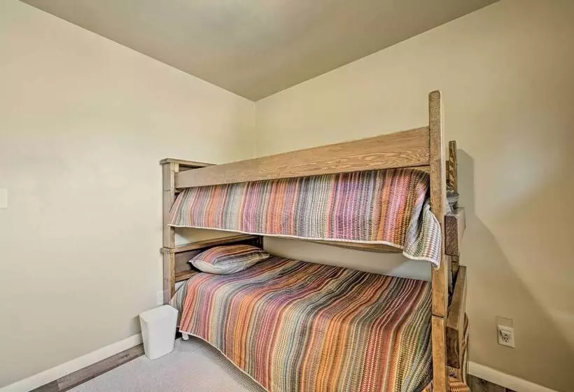 Updated Pet Friendly Home   9 Mi To Ski Area!